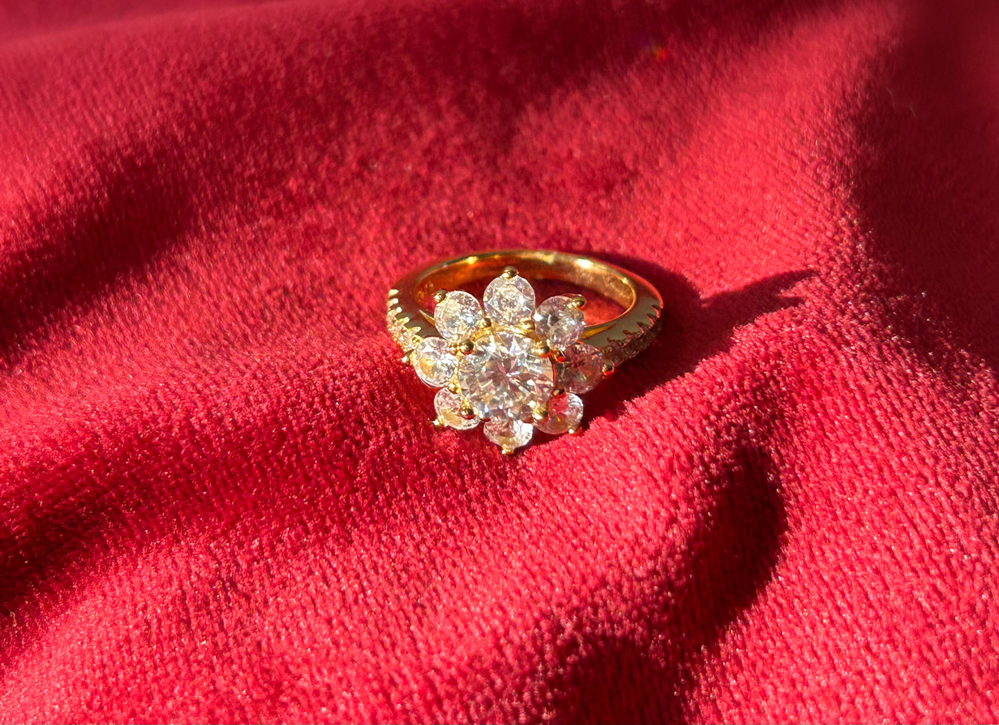 BLOOM RING GOLD MOISSANITE