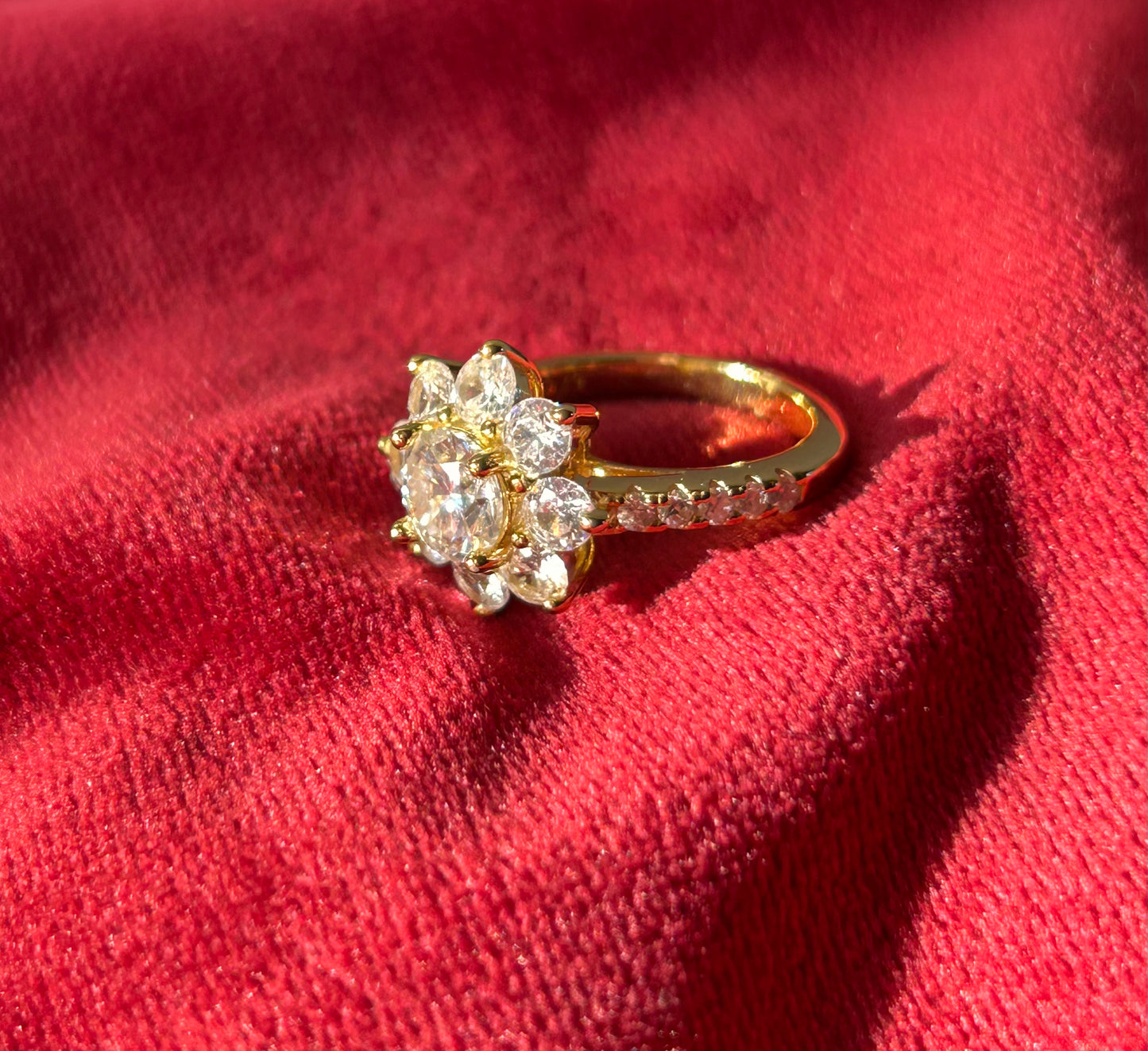 BLOOM RING GOLD MOISSANITE