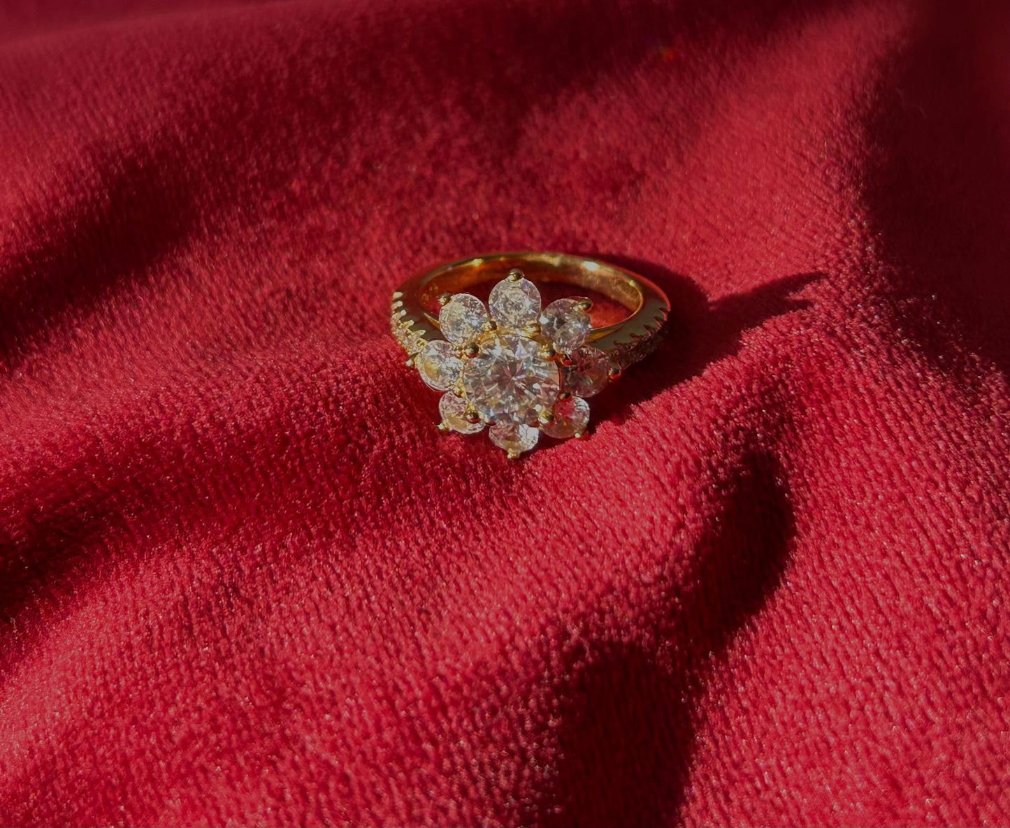 BLOOM RING GOLD MOISSANITE